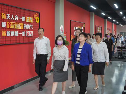 天下总工会女职工部莅临BBIN宝盈集团电气调研女职工事情