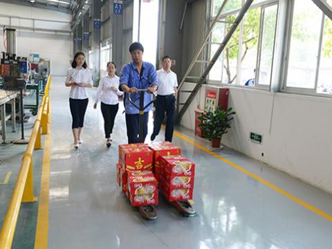 BBIN宝盈集团集团工会开展“夏日送清凉”活动