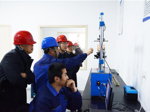 扬中市委常委孙健一行来BBIN宝盈集团旅行“柴继涛劳模立异事情室”